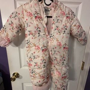 OshKosh B'gosh Pink Floral Baby snow-suit Sz 12 months pink-floral! Excellent